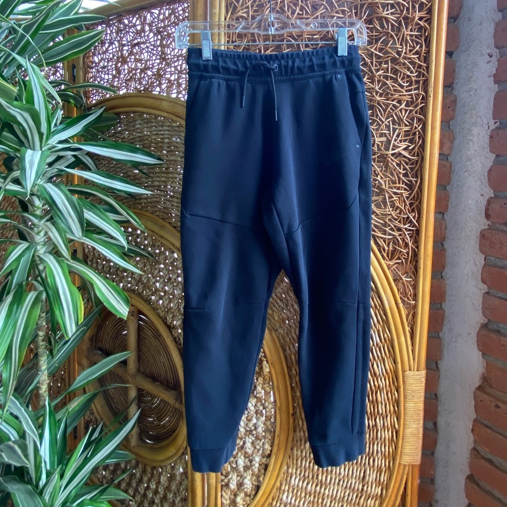 Nike Kids Black Thick Joggers Size Medium Great Condition